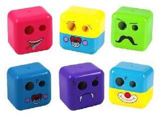 HEGYEZŐ MŰANYAG 2 LYUKÚ ADEL, EMOJI, 003