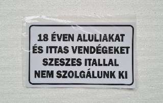 MATRICA 18 ÉVEN ALULIAKAT ÉS ITTAS VENDÉGEKET SZESZES ITALLAL NEM SZOLGÁLUNK KI, 25X15