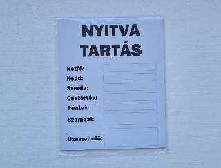TÁBLA NYITVATARTÁS, 20X25, FEHÉR